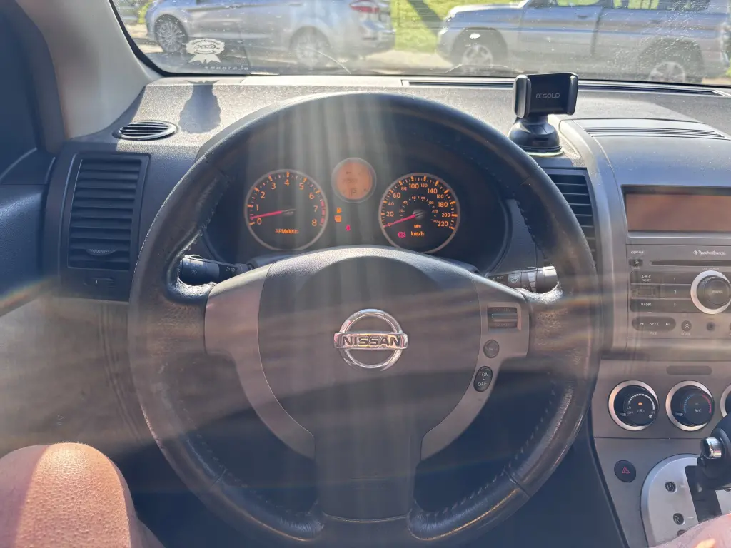 NISSAN Sentra - Foto
