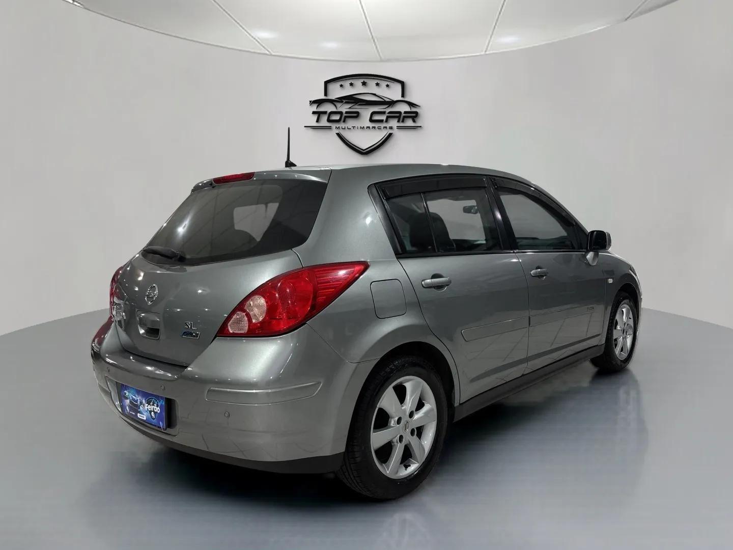 NISSAN Tiida Hatch - Foto