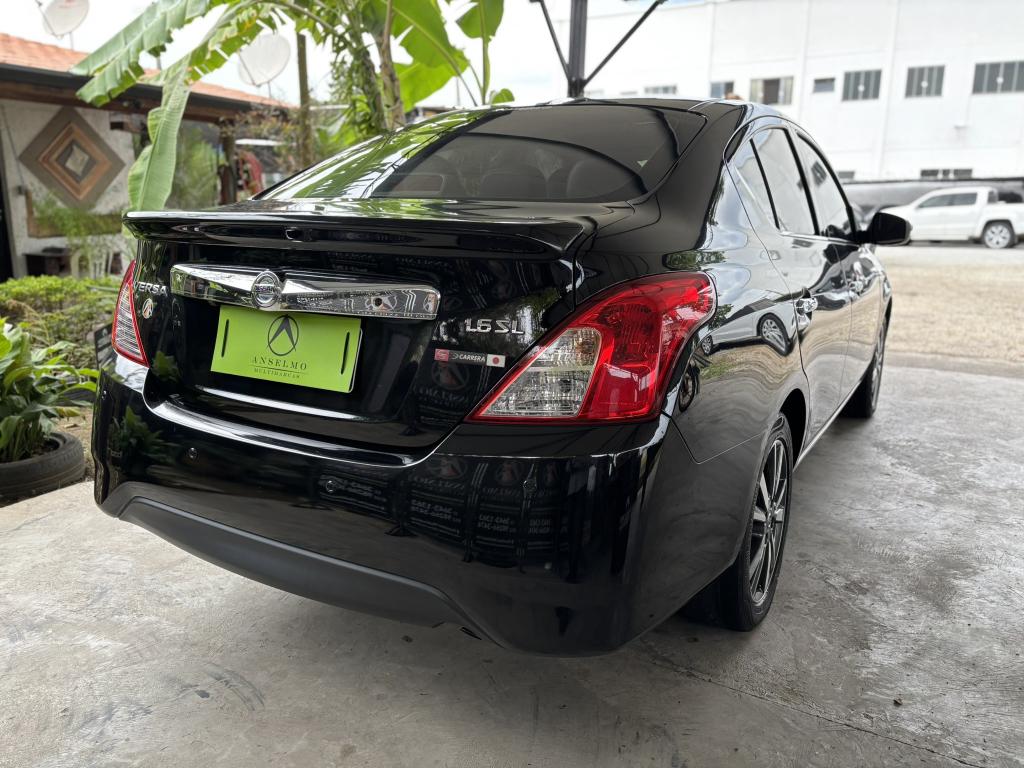 NISSAN Versa Sedan - Foto