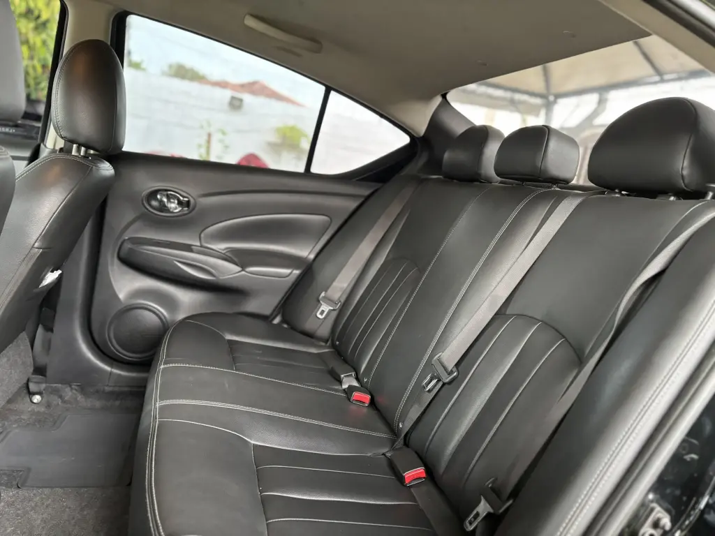 NISSAN Versa Sedan - Foto