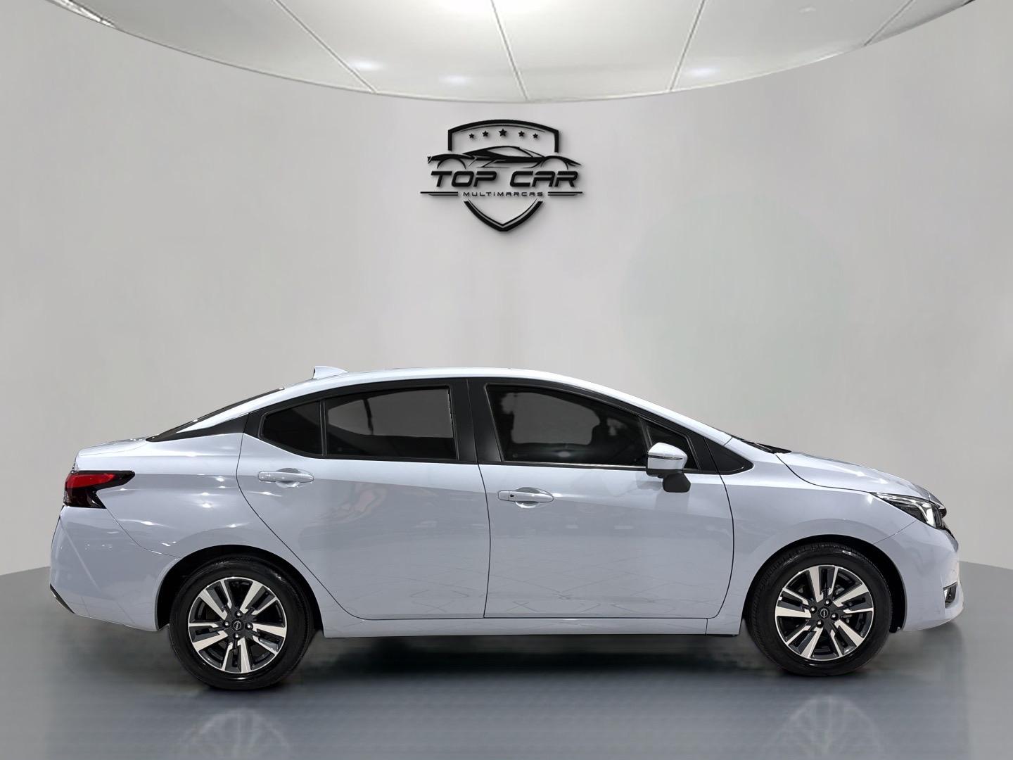 NISSAN Versa Sedan - Miniatura