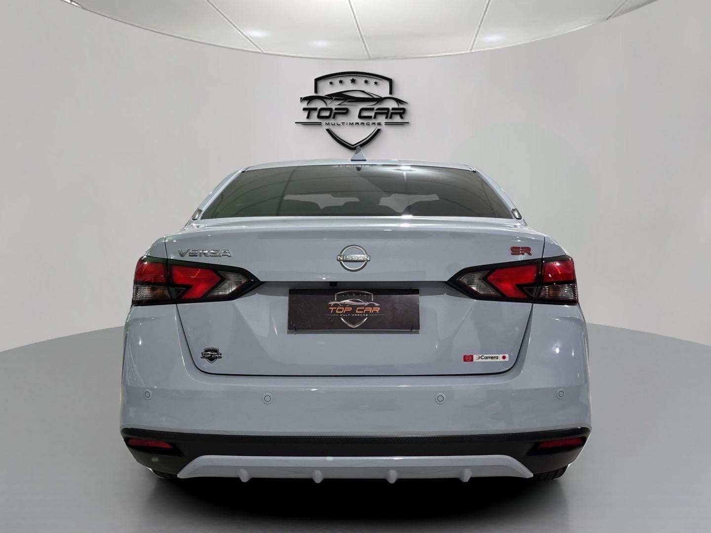 NISSAN Versa Sedan - Miniatura