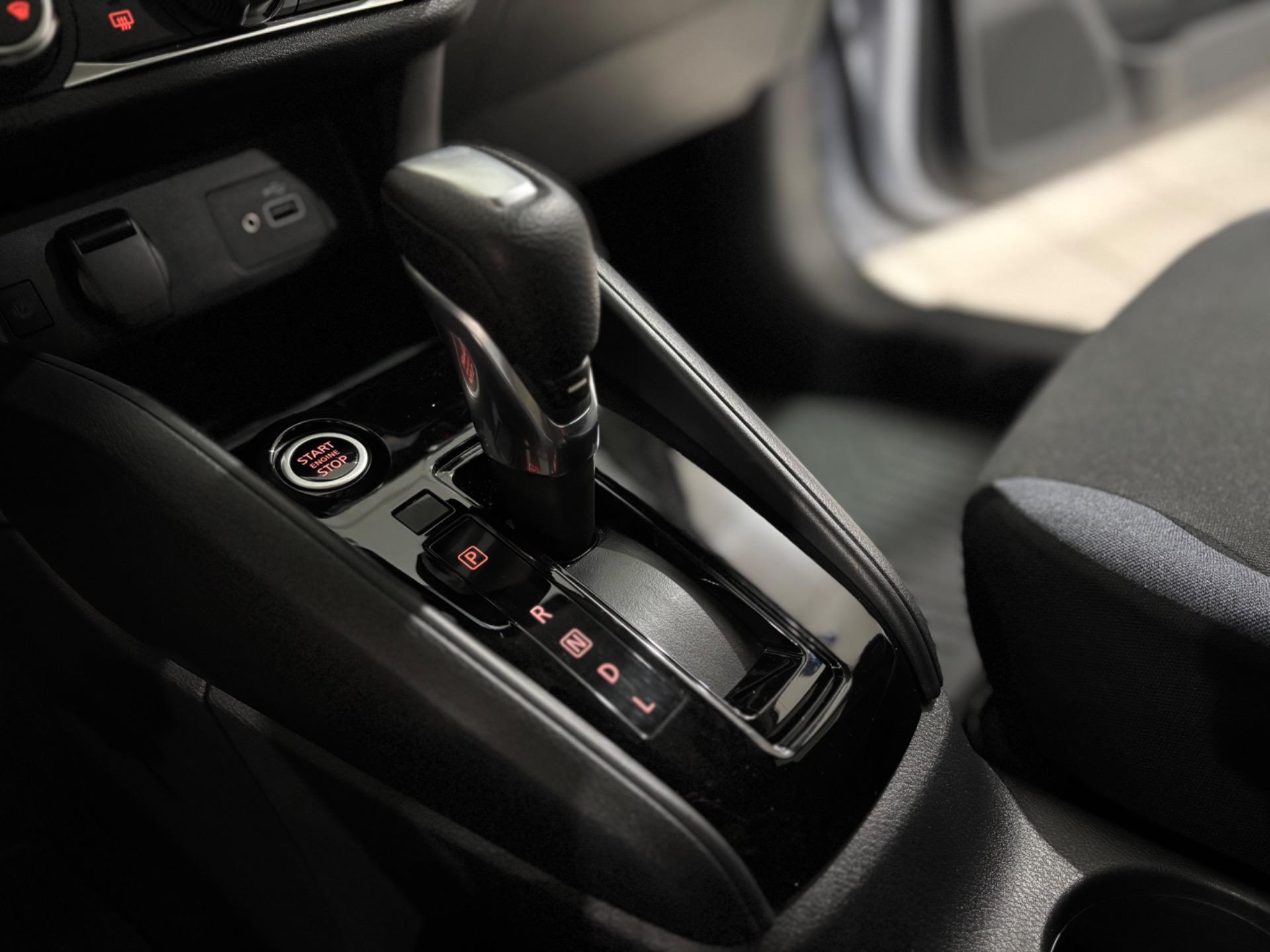 NISSAN Versa Sedan - Miniatura
