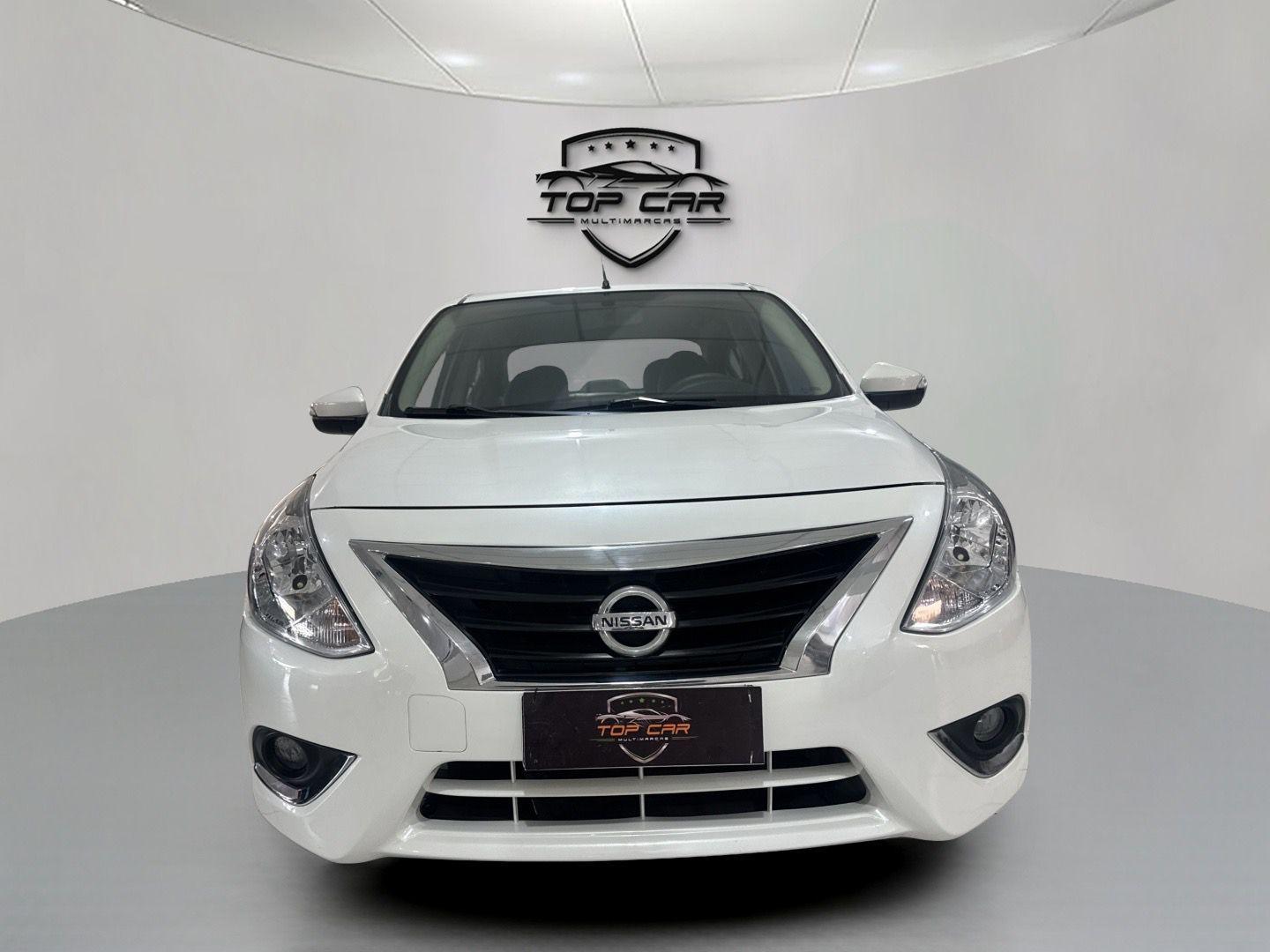 NISSAN Versa Sedan - Foto