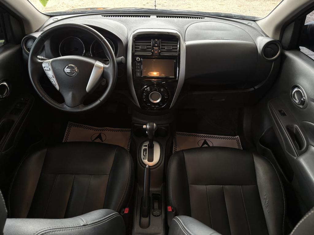 NISSAN Versa Sedan - Foto
