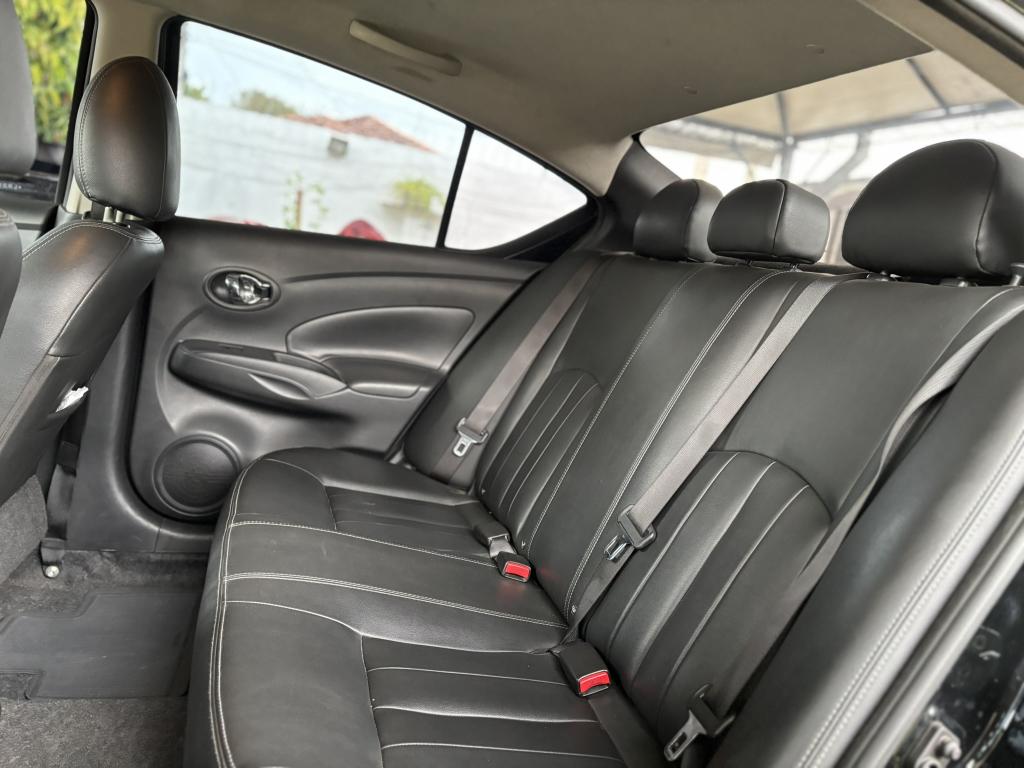 NISSAN Versa Sedan - Foto