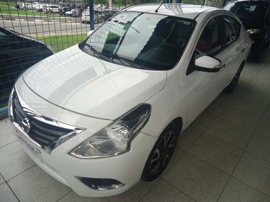 NISSAN Versa Sedan