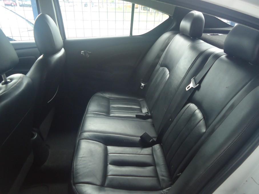NISSAN Versa Sedan - Foto