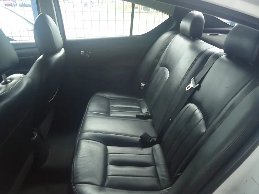 NISSAN Versa Sedan - Foto
