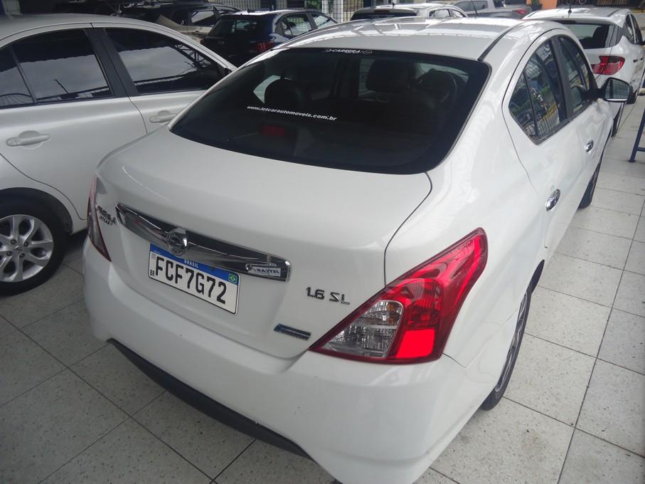 NISSAN Versa Sedan - Foto