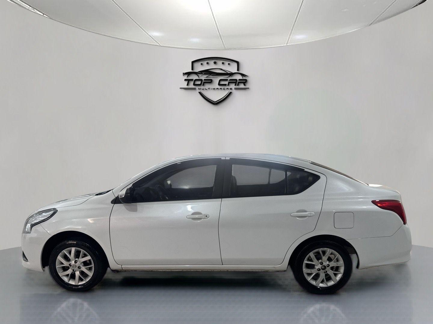 NISSAN Versa Sedan - Foto