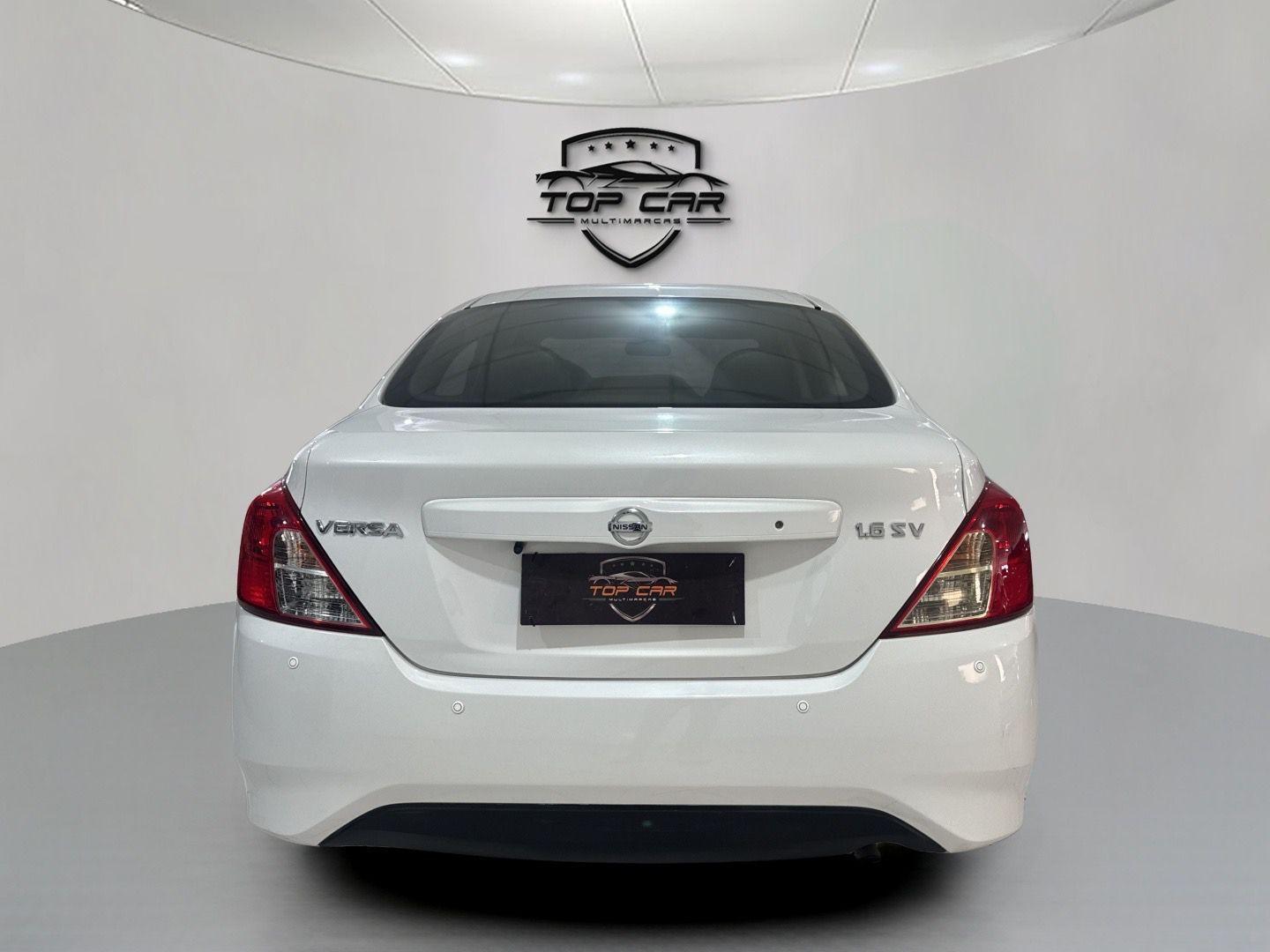 NISSAN Versa Sedan - Foto