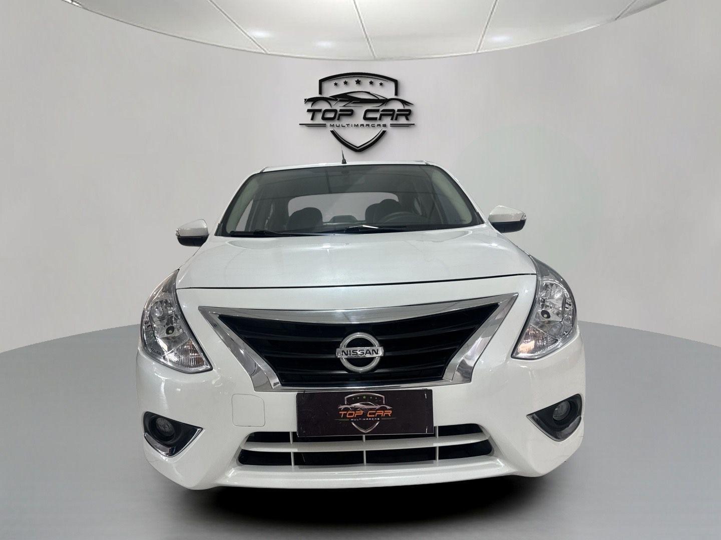 NISSAN Versa Sedan - Foto