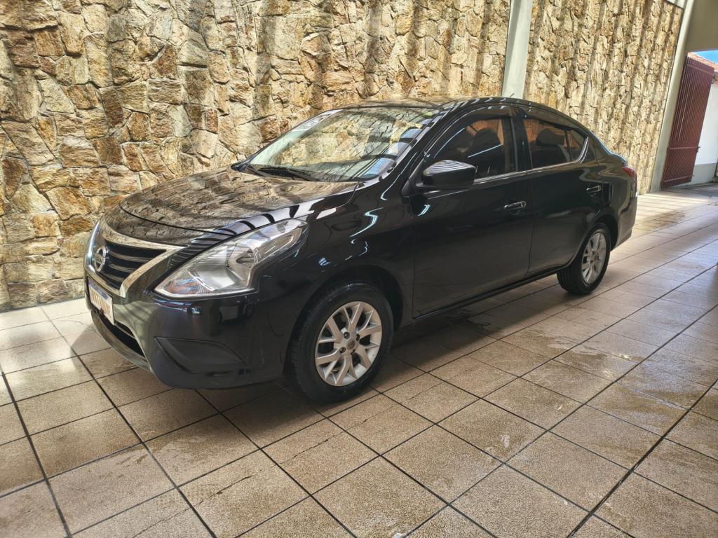 NISSAN Versa Sedan - Foto
