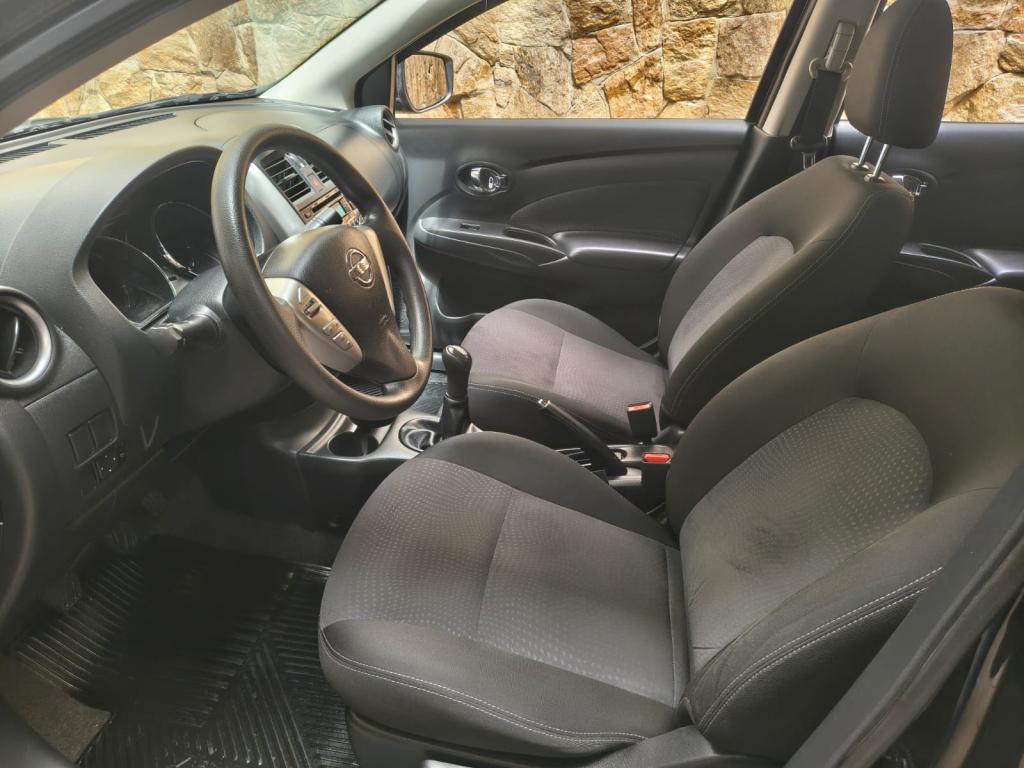NISSAN Versa Sedan - Foto