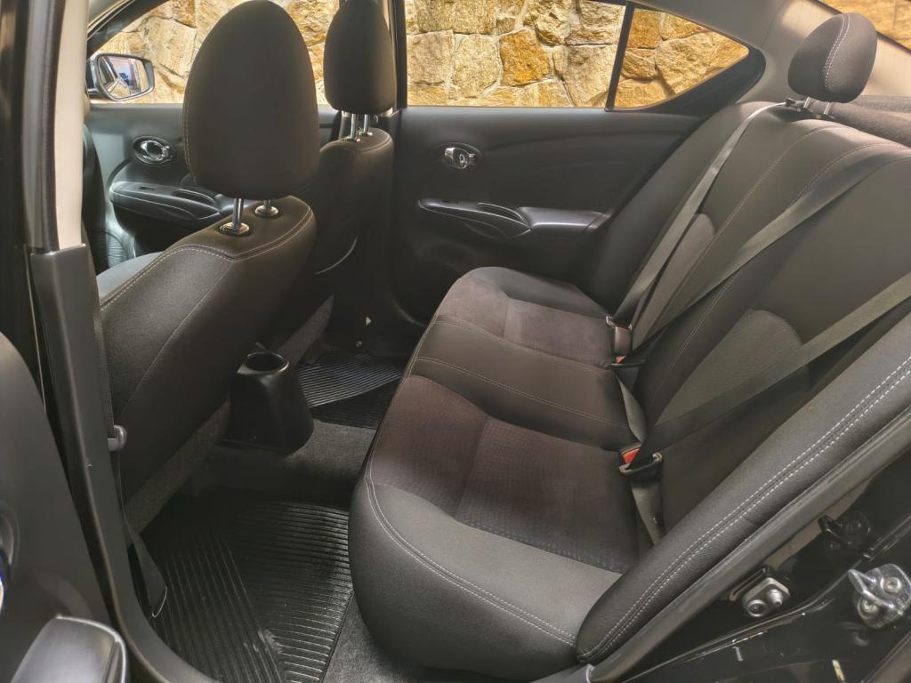 NISSAN Versa Sedan - Foto