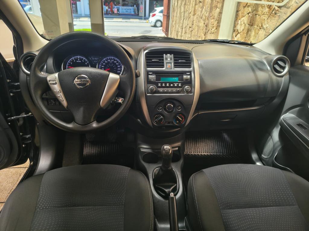 NISSAN Versa Sedan - Foto