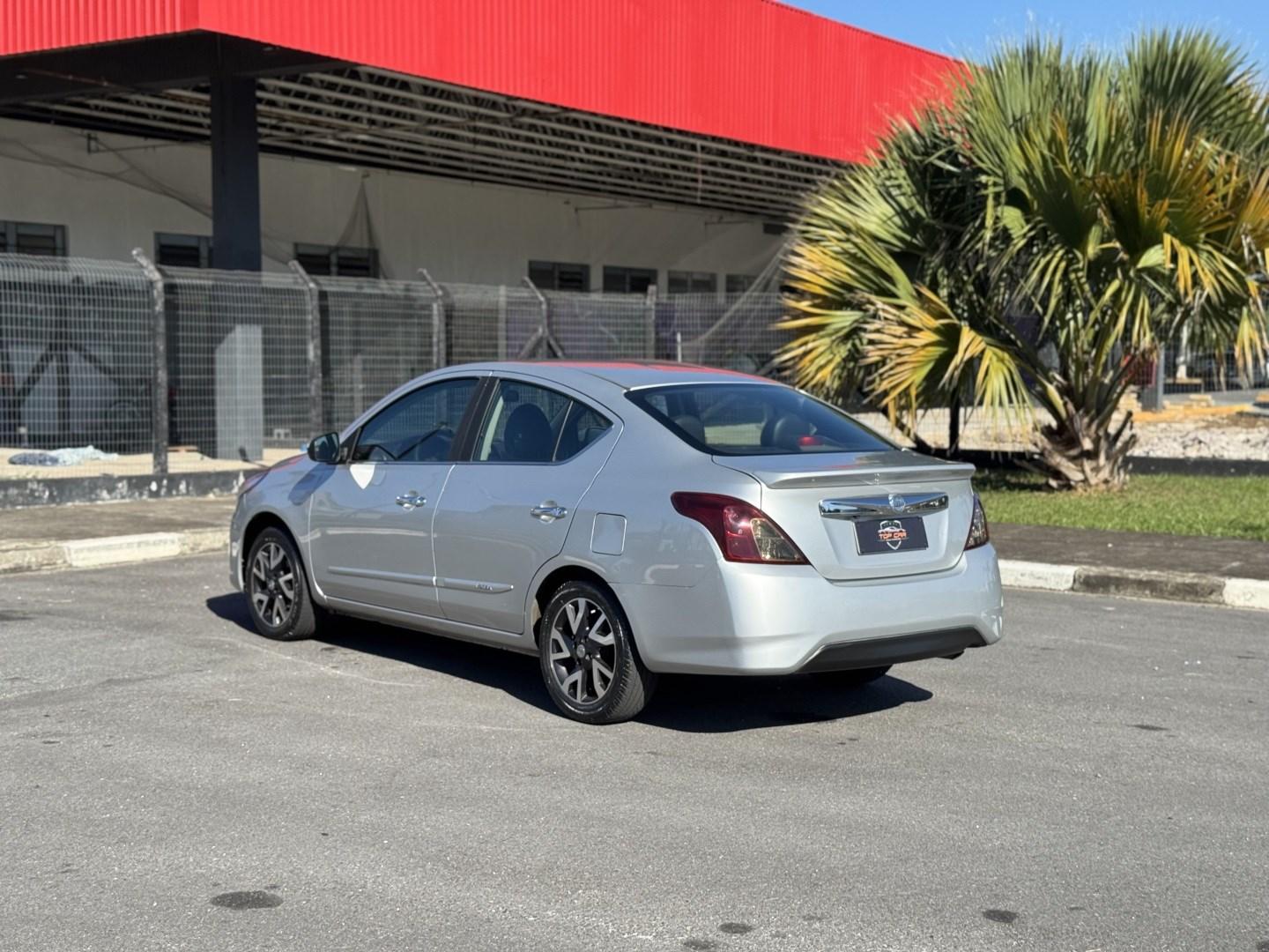 NISSAN Versa Sedan - Foto