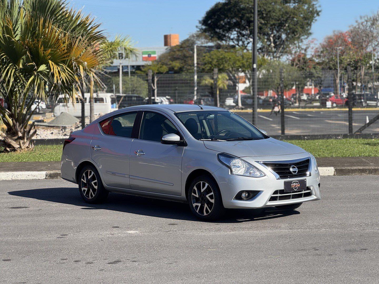NISSAN Versa Sedan - Foto