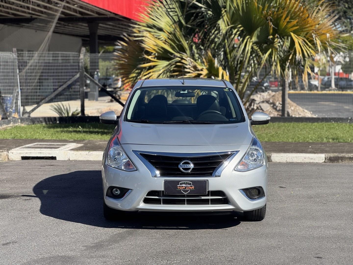NISSAN Versa Sedan - Foto