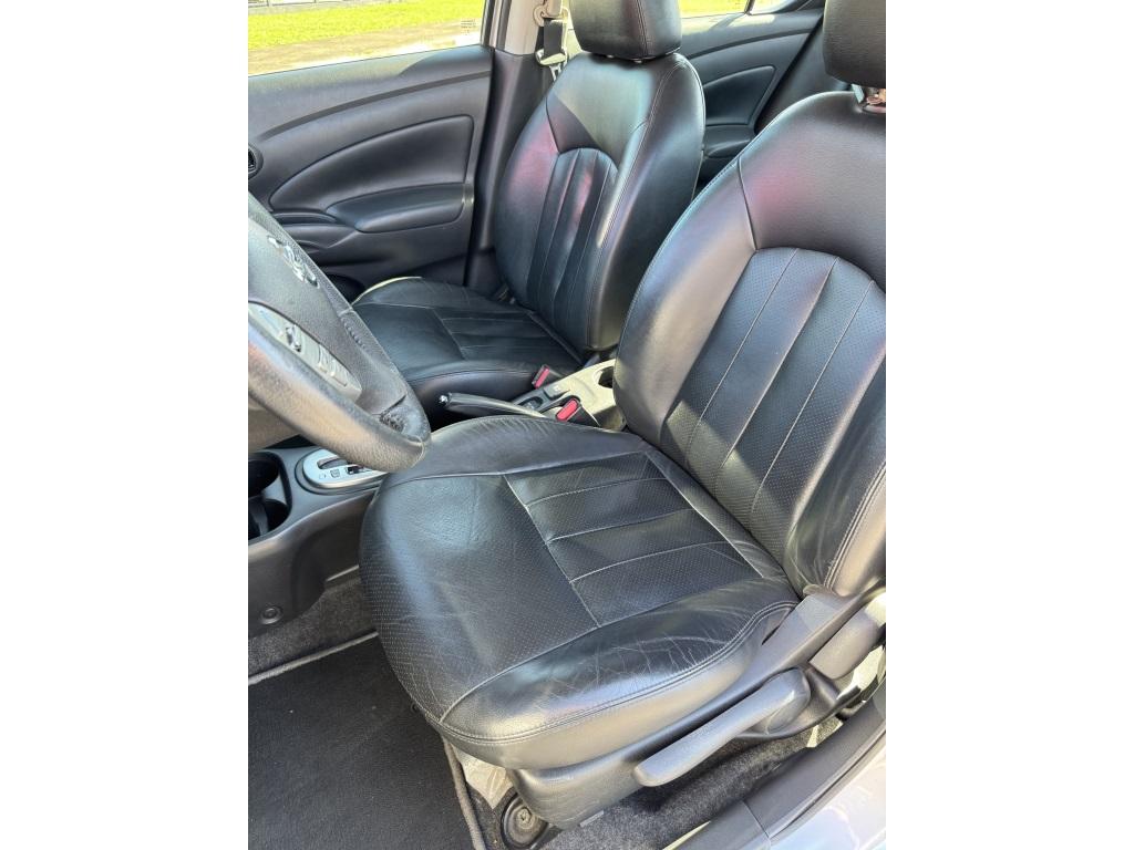 NISSAN Versa Sedan - Foto