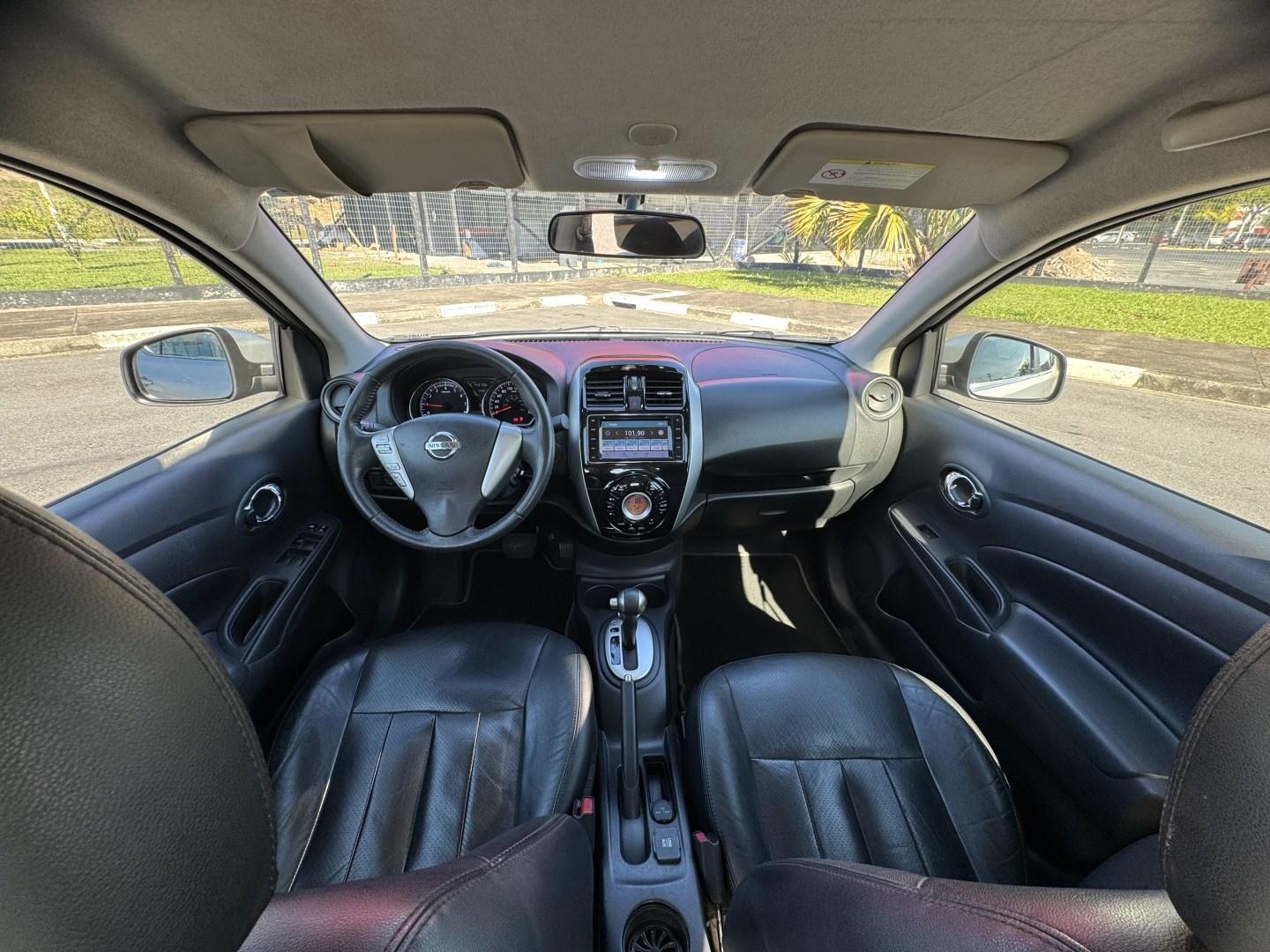 NISSAN Versa Sedan - Foto