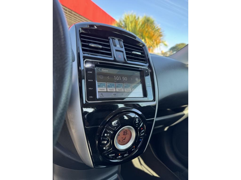 NISSAN Versa Sedan - Foto