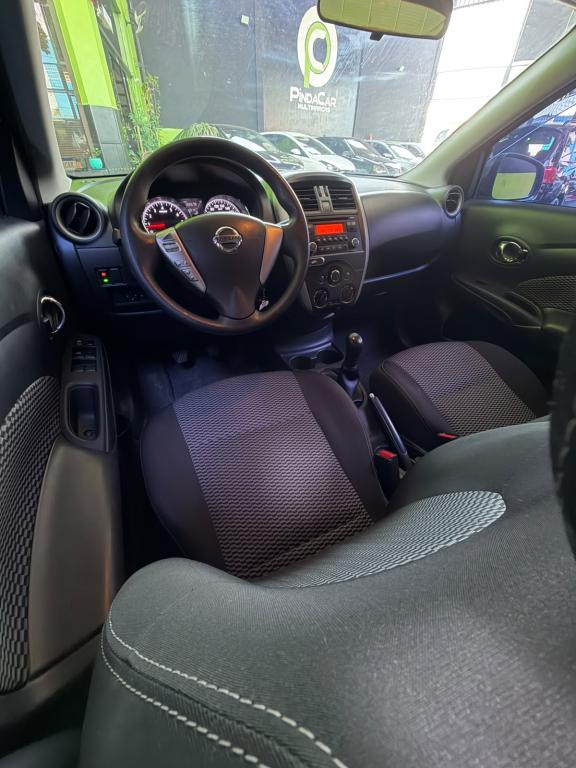 NISSAN Versa Sedan - Foto