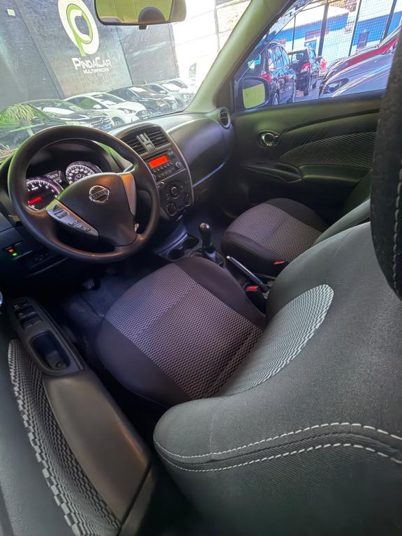 NISSAN Versa Sedan - Foto