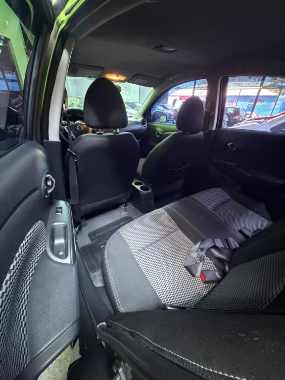 NISSAN Versa Sedan - Foto