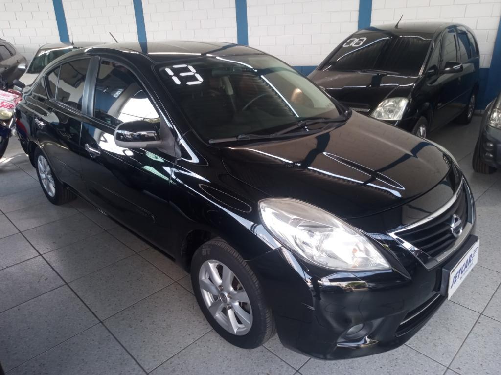 NISSAN Versa Sedan - Foto