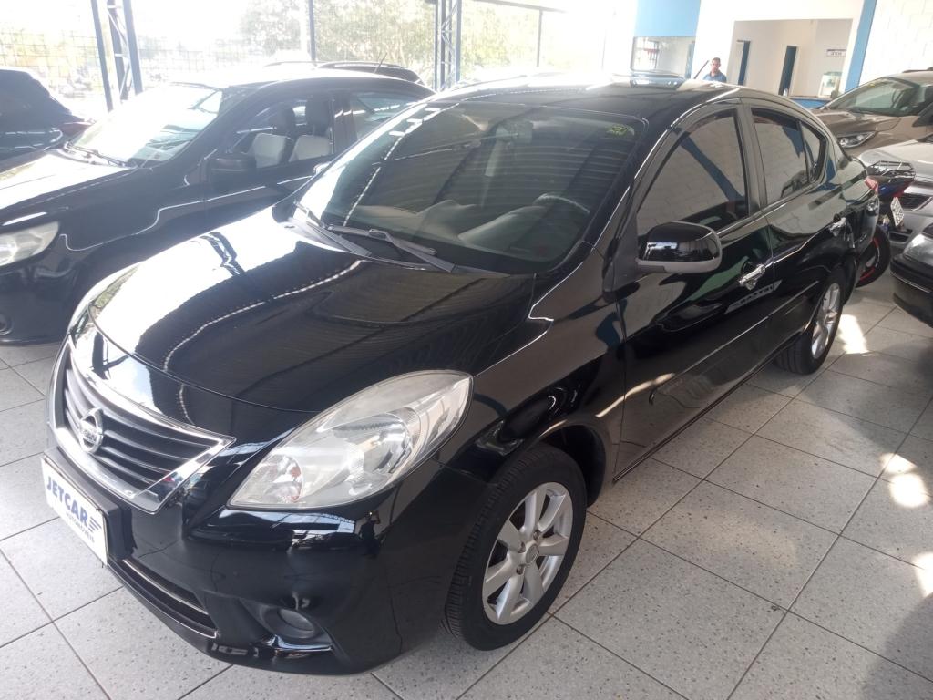 NISSAN Versa Sedan - Foto