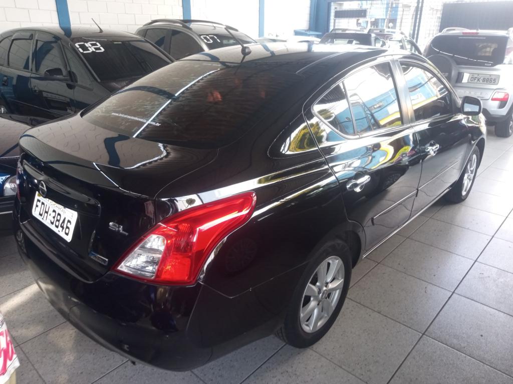 NISSAN Versa Sedan - Foto