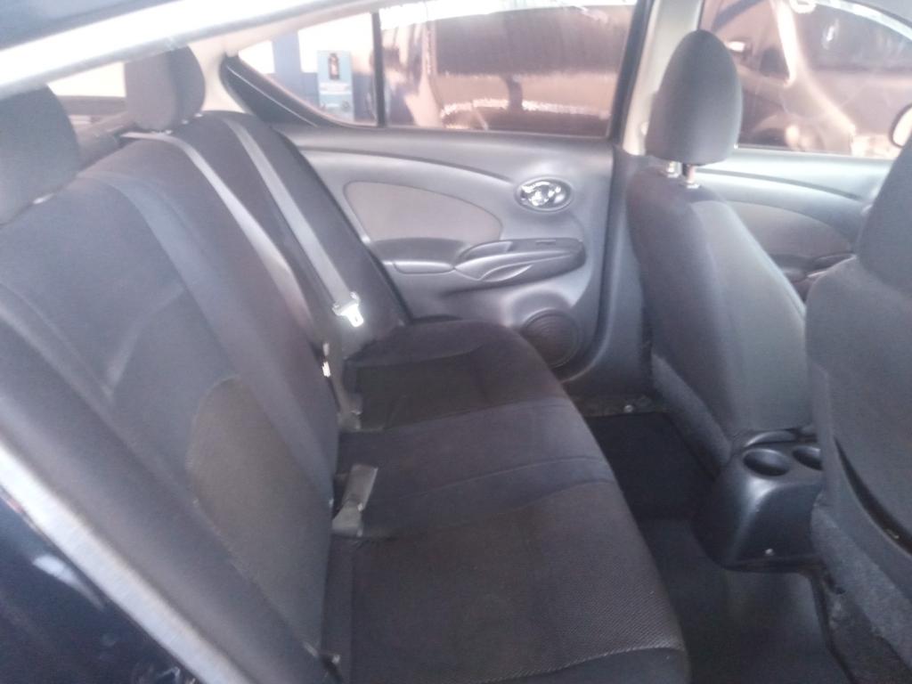 NISSAN Versa Sedan - Foto