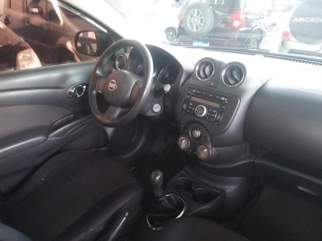 NISSAN Versa Sedan - Foto