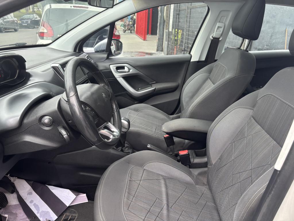 PEUGEOT 208 - Foto