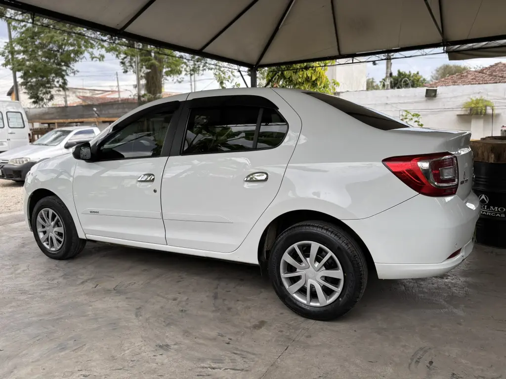 RENAULT Logan - Foto