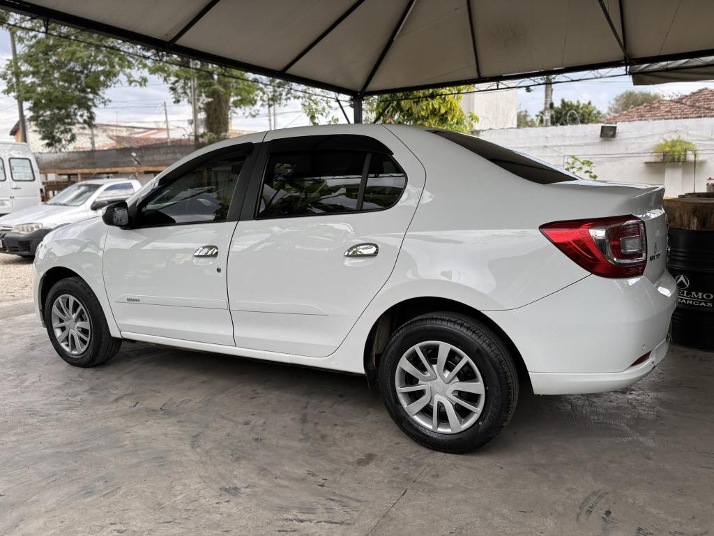 RENAULT Logan - Foto