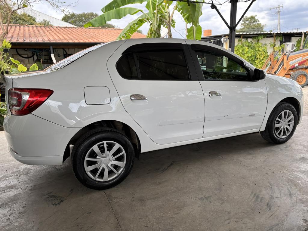 RENAULT Logan - Foto