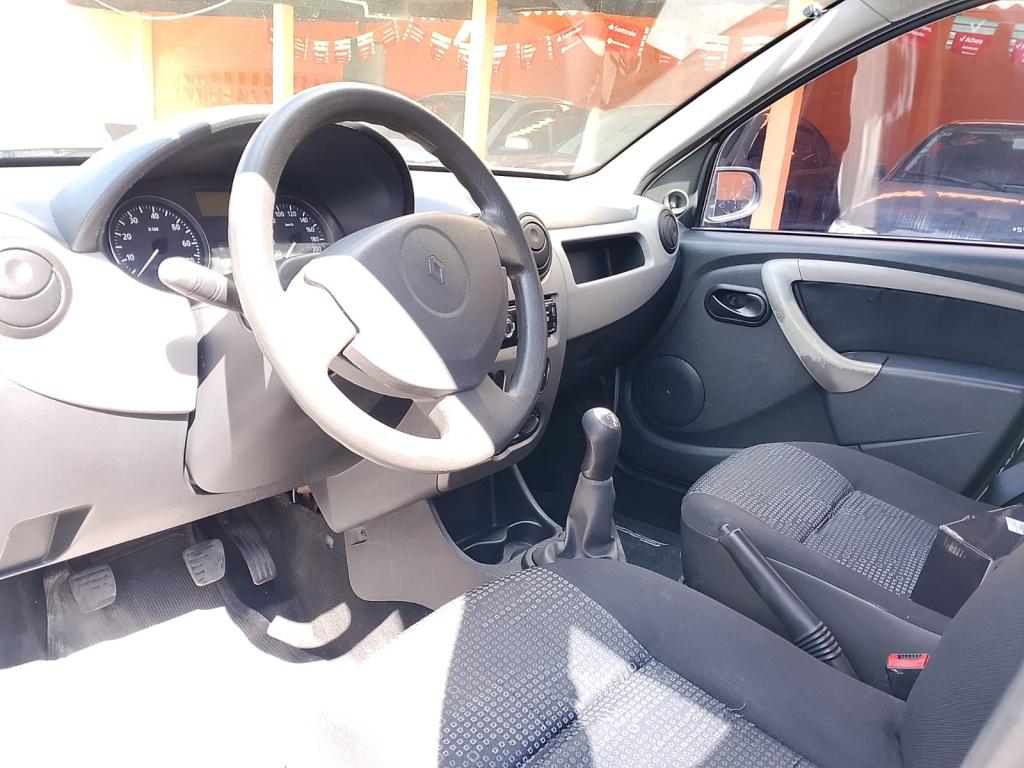 RENAULT Sandero - Foto