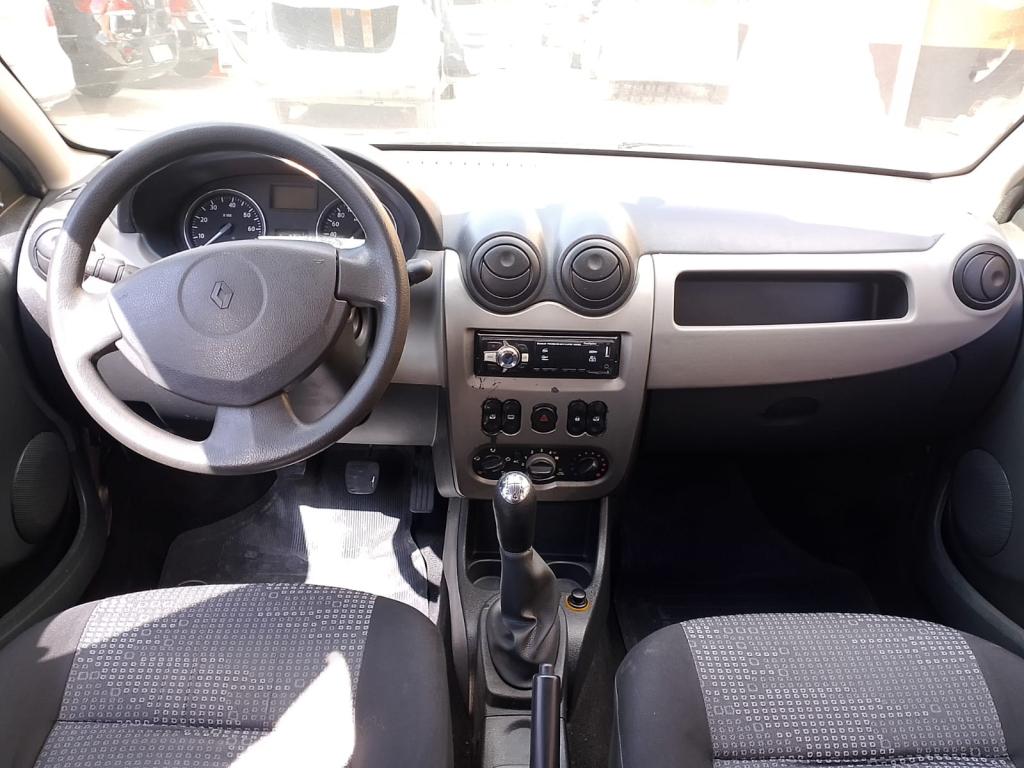 RENAULT Sandero - Foto