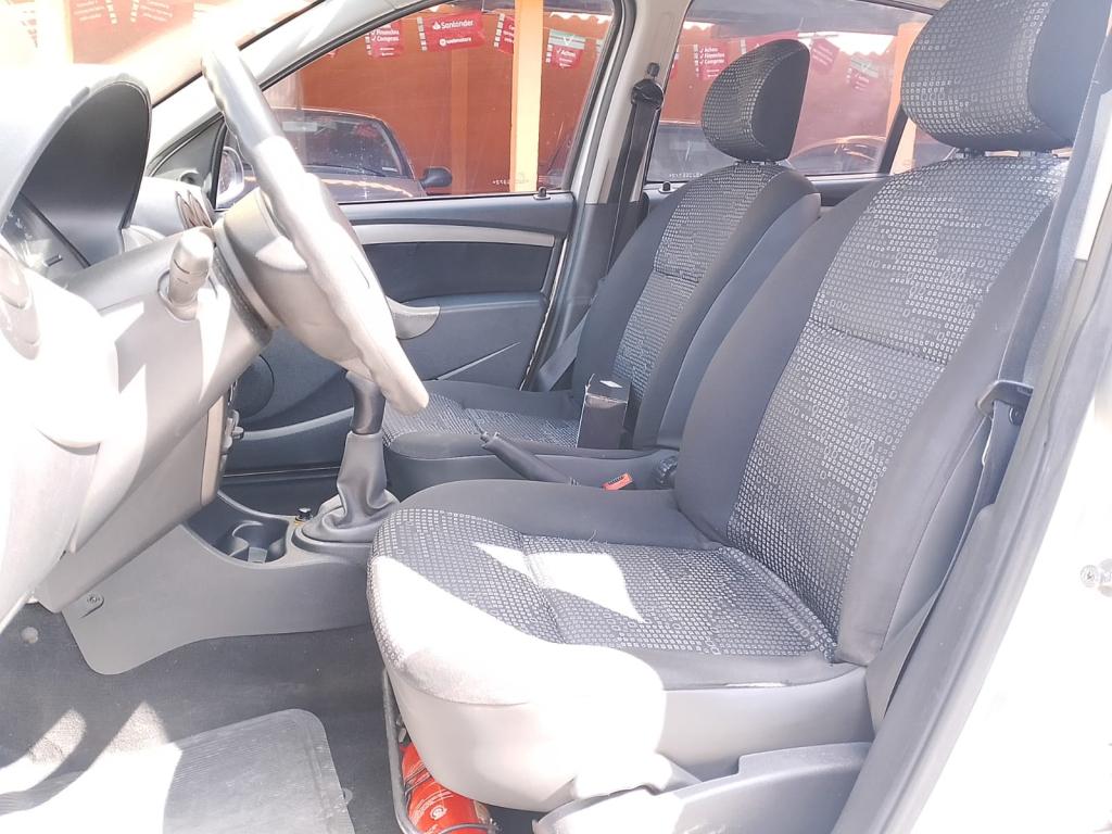 RENAULT Sandero - Foto