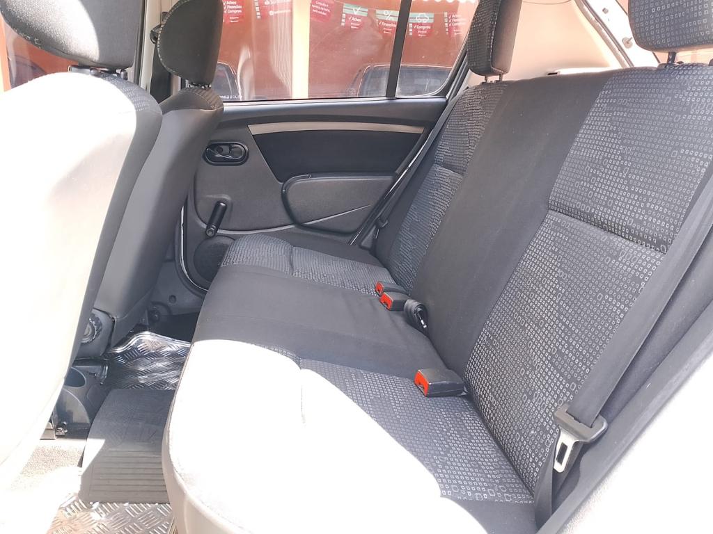 RENAULT Sandero - Foto