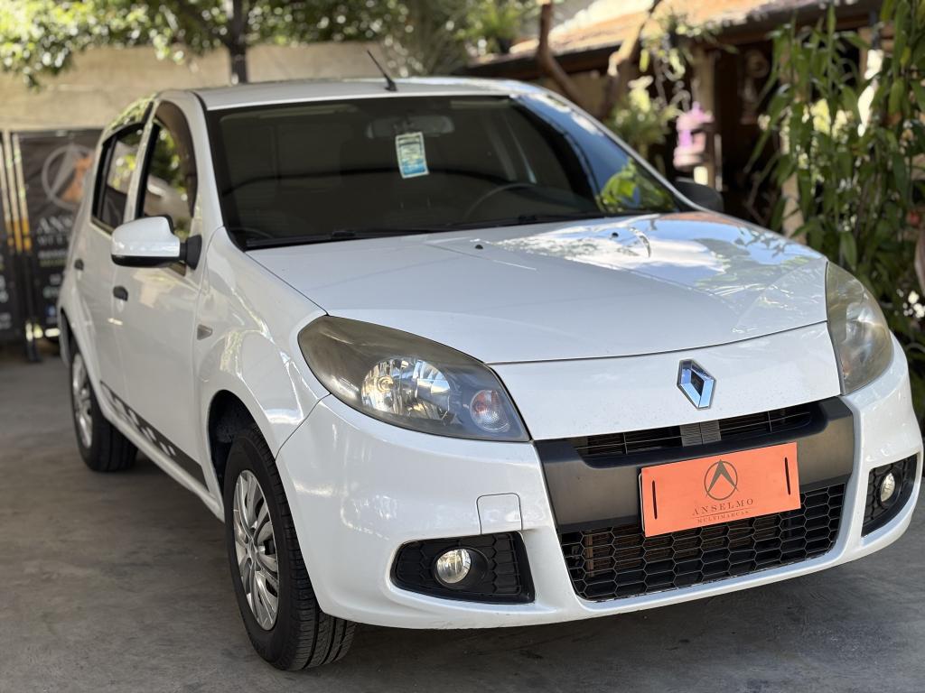 RENAULT Sandero - Foto