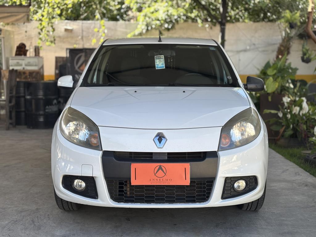 RENAULT Sandero - Foto