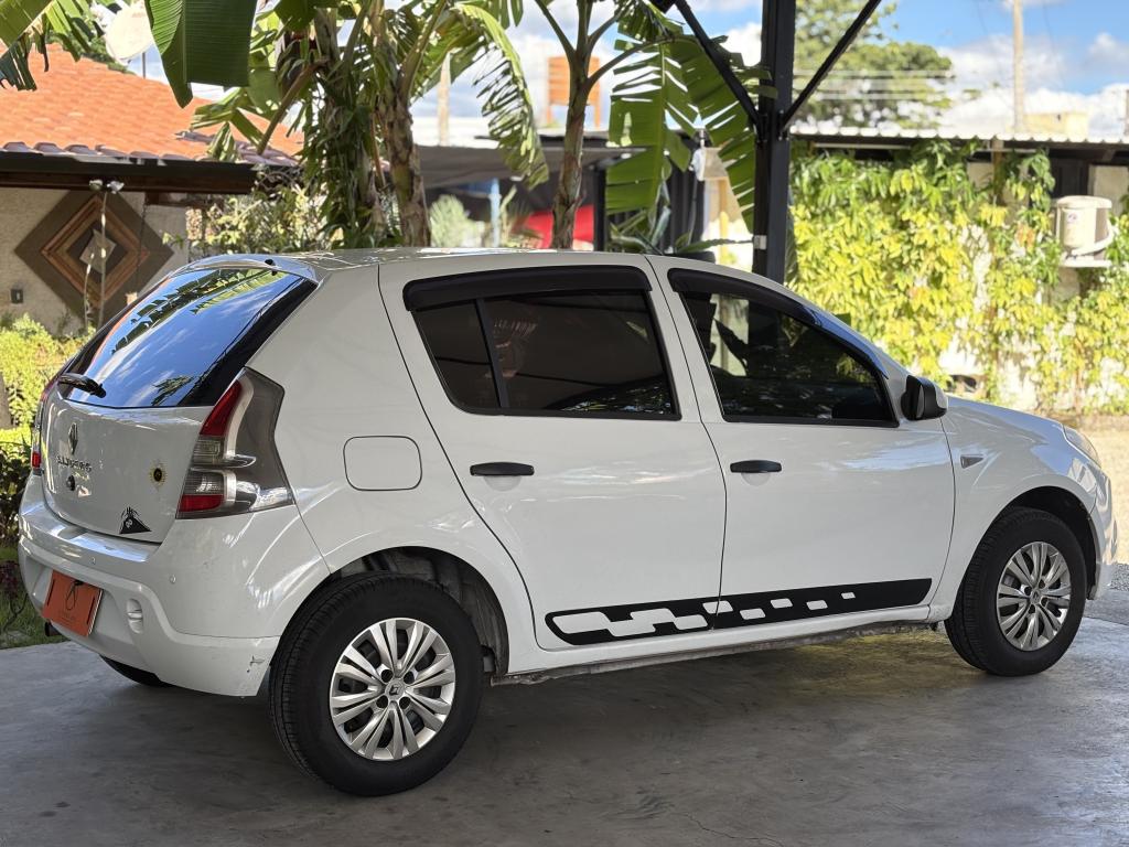 RENAULT Sandero - Foto