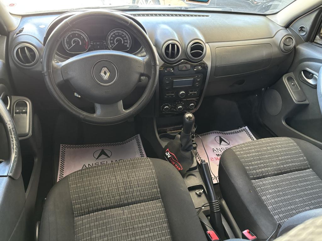 RENAULT Sandero - Foto