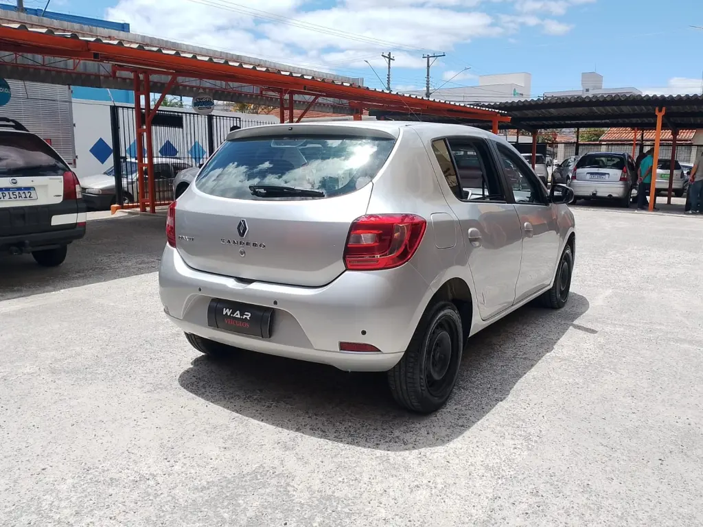 RENAULT Sandero - Foto