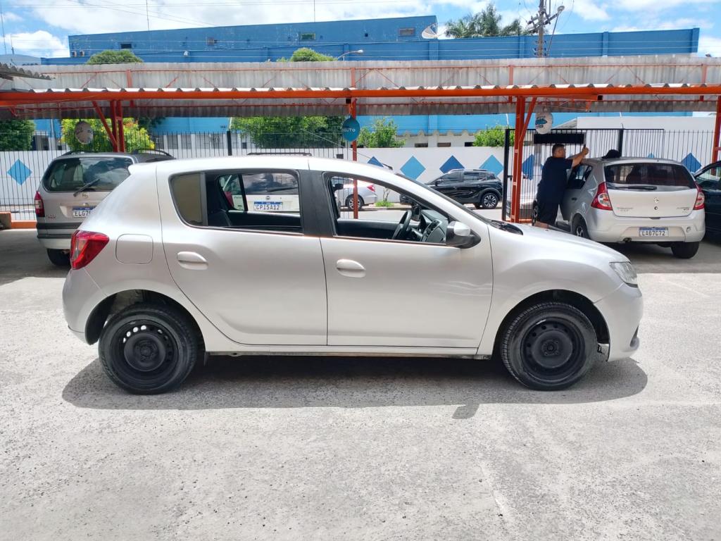 RENAULT Sandero - Foto