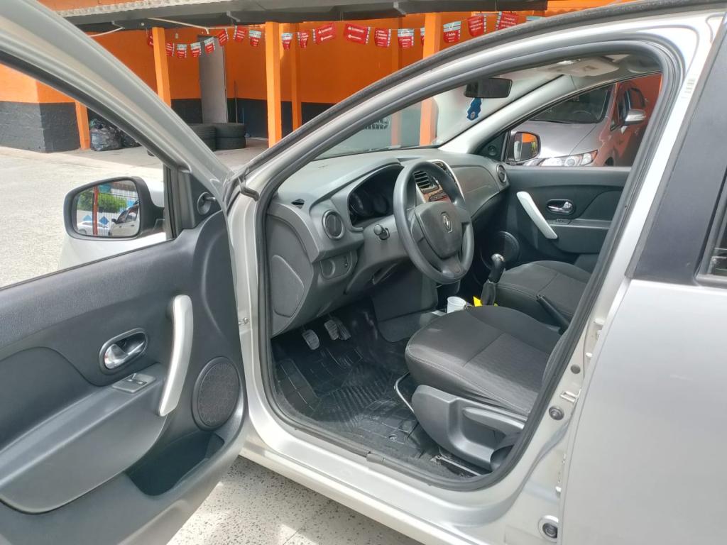 RENAULT Sandero - Foto